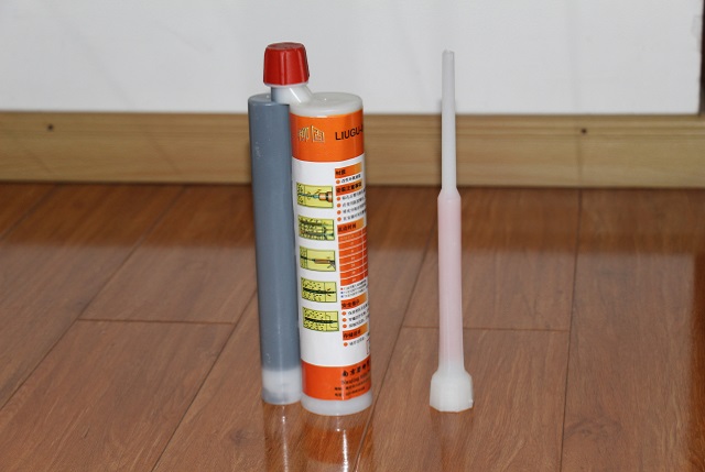 張家界景區(qū)保潔員撿垃圾由北京保潔公司整理